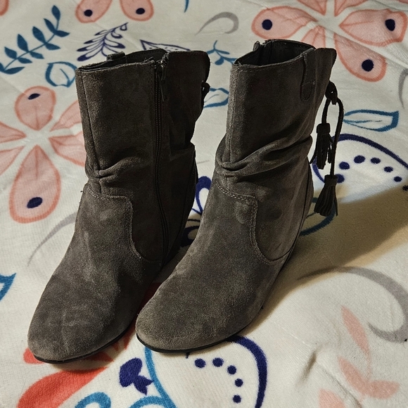 White Mountain Shoes - White Mountain boots size 6.5